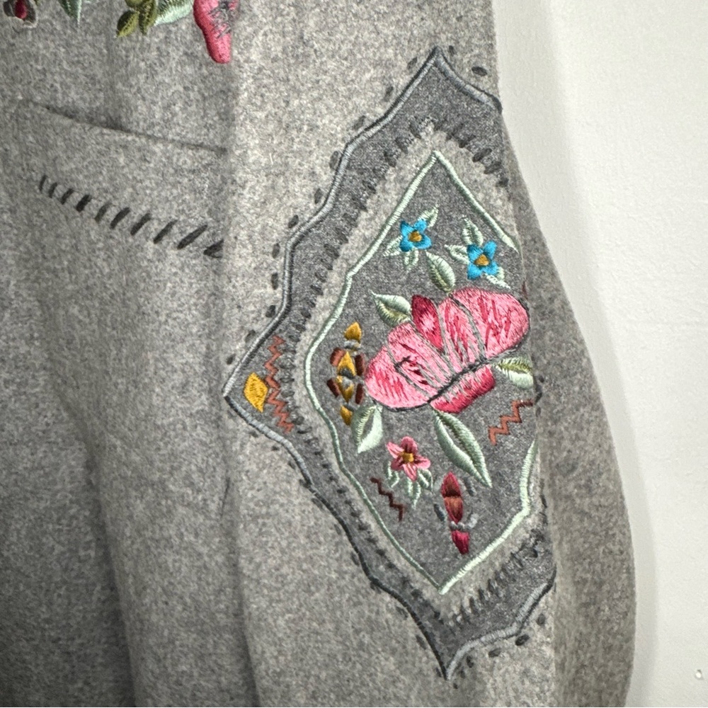 Gray Embroidered Button-Up Shirt - image 3